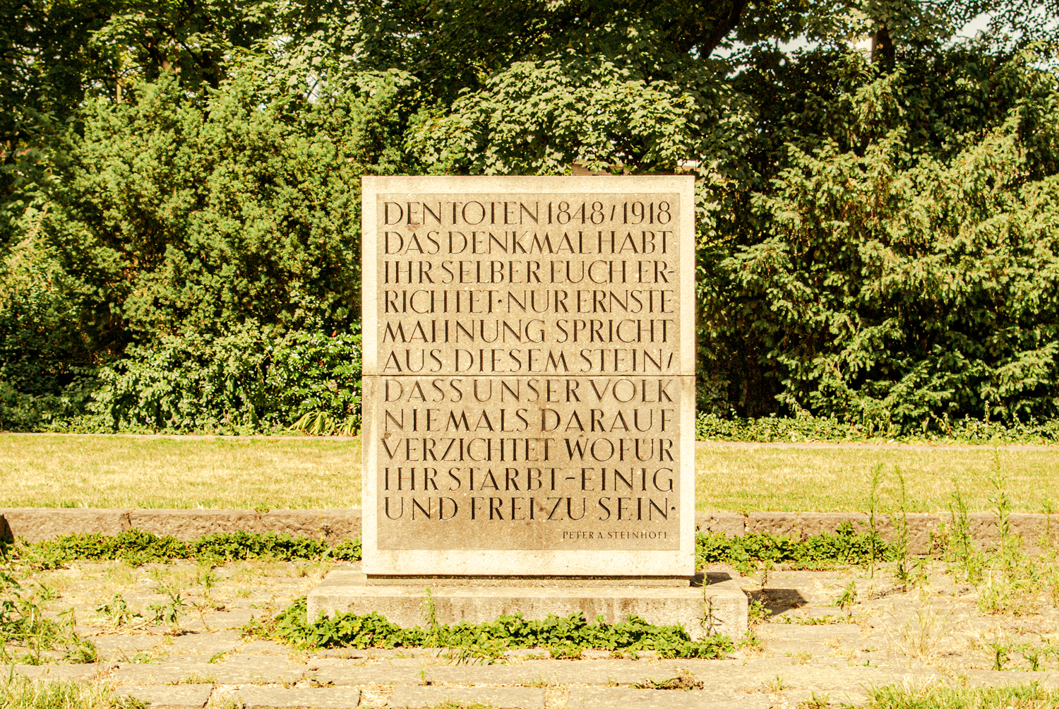 Friedhof der Märzgefallenen – Berlins bedeutendstes Revolutionsgrab im Volkspark Friedrichshain