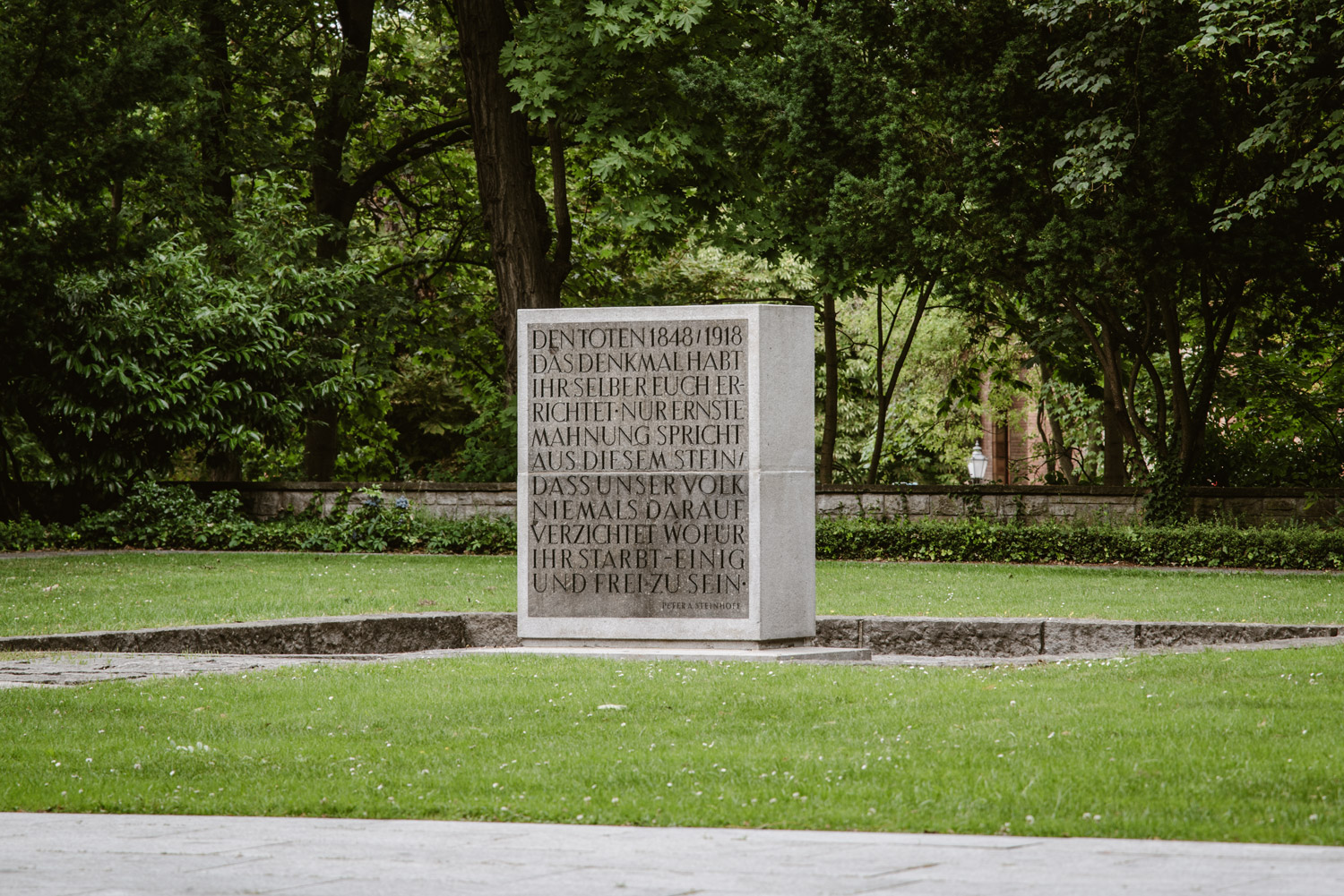 Friedhof der Märzgefallenen – Berlins bedeutendstes Revolutionsgrab im Volkspark Friedrichshain